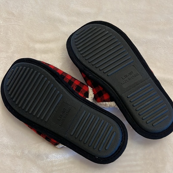 Wondershop at Target Christmas slippers - Picture 5 of 7